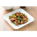 鶏皮とにんにくの芽の黒こしょう焼き