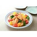 野菜を加える鶏唐揚げのレモン煮